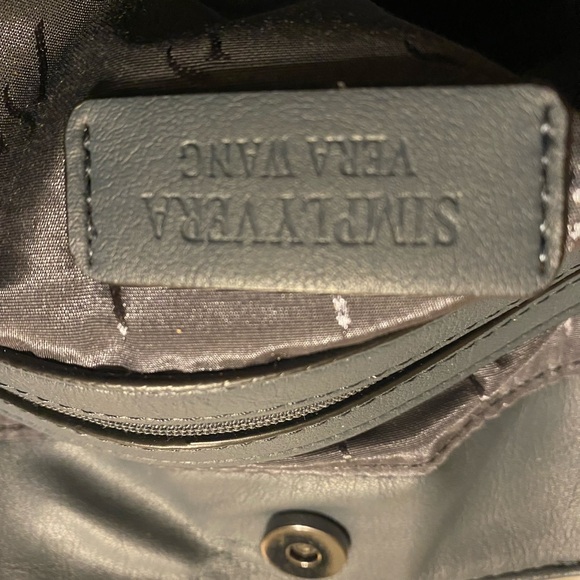 Simple Vera Wang bag - Picture 7 of 7